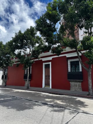 Zona 1, Amplia casa estilo colonial en alquiler — Casa en Alquiler en Zona 1, Guatemala, Ciudad — miniatura 1 de 10