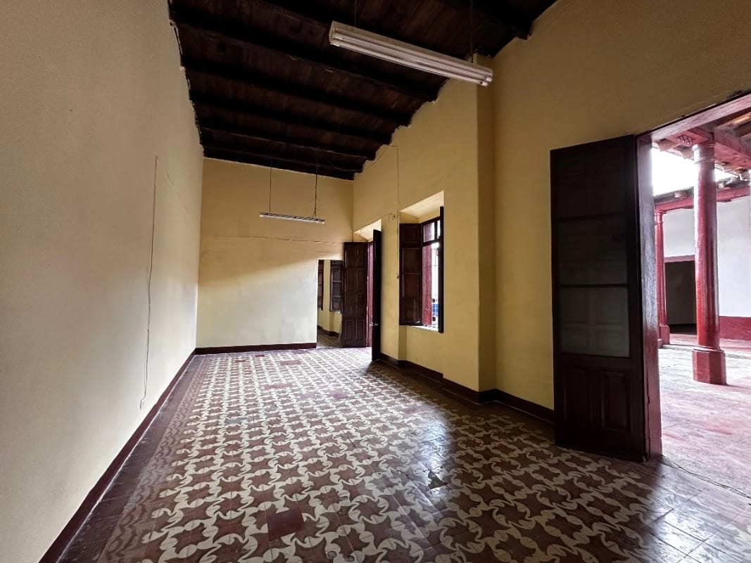 Zona 1, Amplia casa estilo colonial en alquiler — Casa en Alquiler en Zona 1, Guatemala, Ciudad — foto 7 de 10