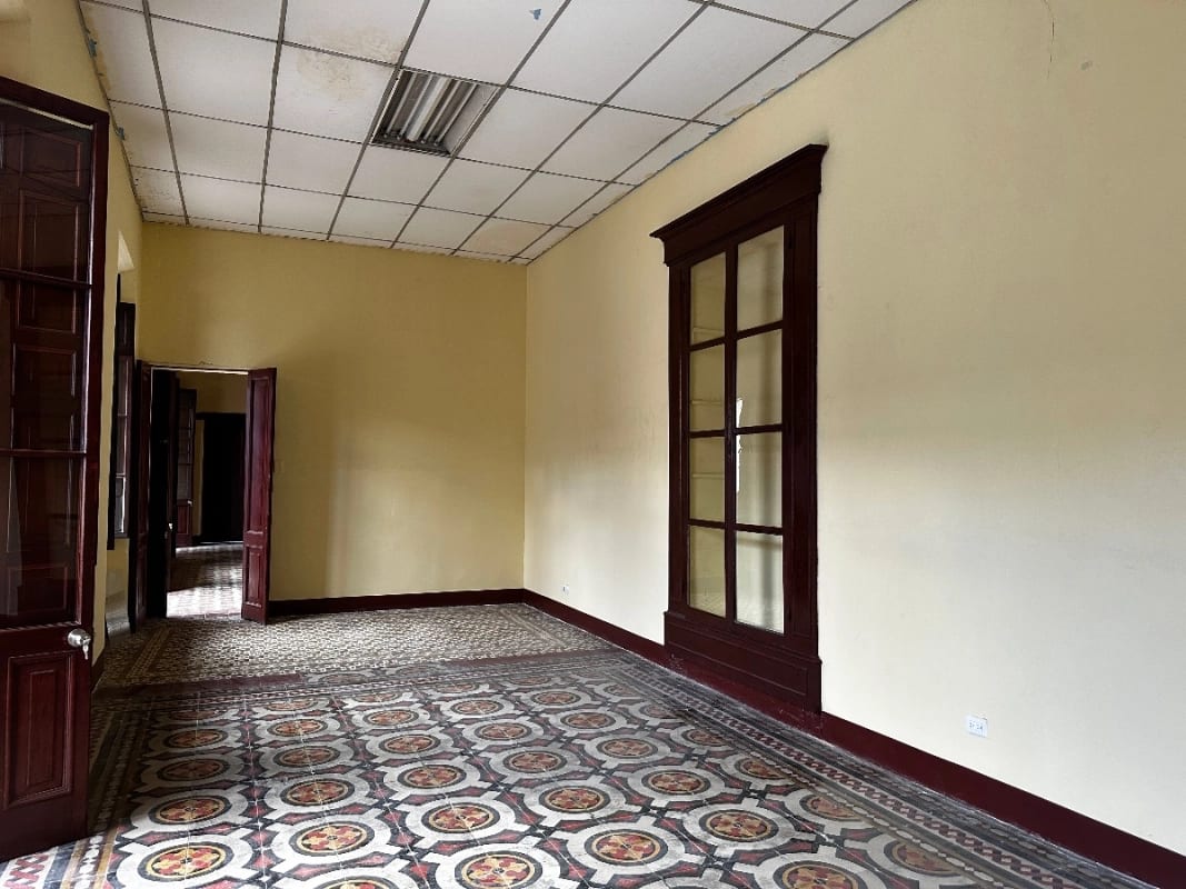 Zona 1, Amplia casa estilo colonial en alquiler — Casa en Alquiler en Zona 1, Guatemala, Ciudad — foto 5 de 10
