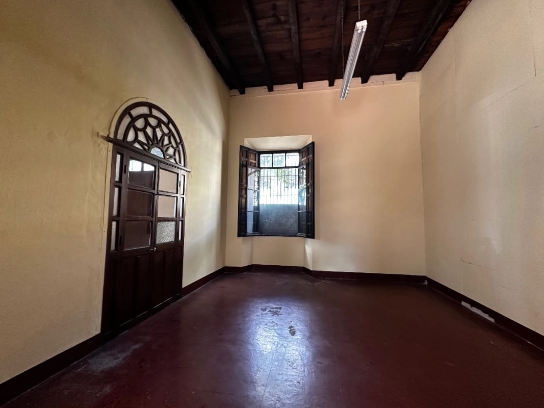 Zona 1, Amplia casa estilo colonial en alquiler — Casa en Alquiler en Zona 1, Guatemala, Ciudad — foto 2 de 10