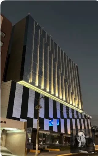 Exclusivo Edificio en Renta zona 10 — Edificio en Alquiler en Zona 10, Guatemala, Ciudad — miniatura 1 de 17