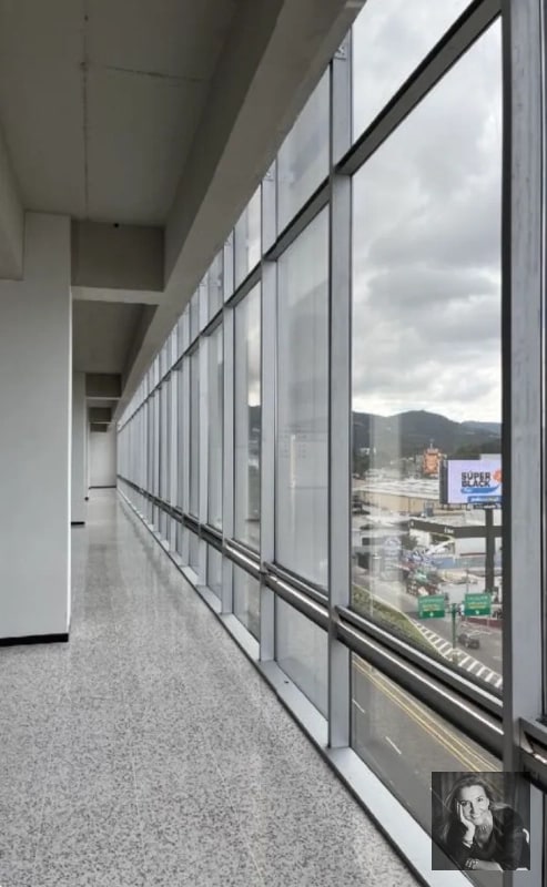 Exclusivo Edificio en Renta zona 10 - 4