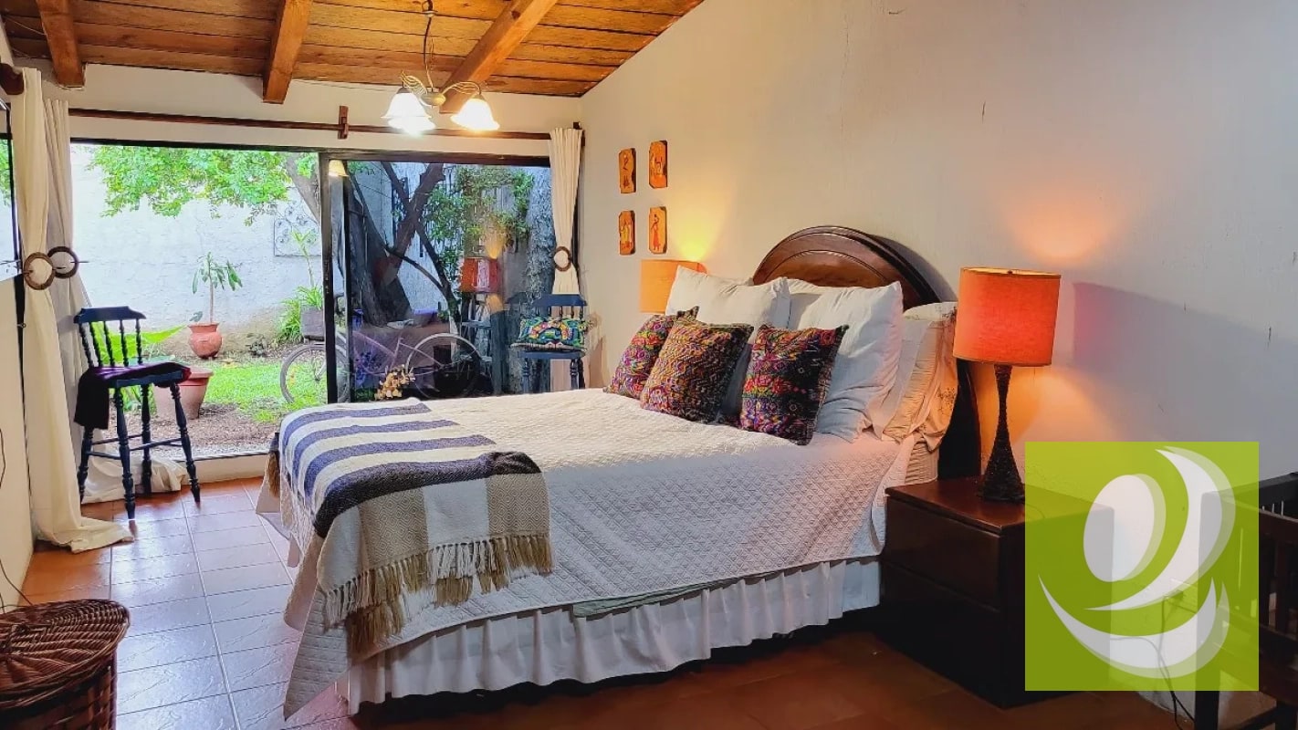 CASA EN VENTA EN ZONA 2 DE MIXCO COL. ALVARADO - 1