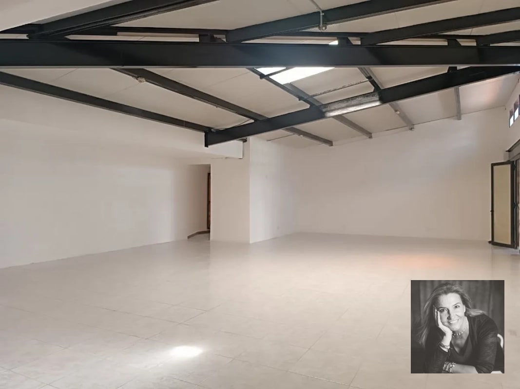 LOCAL COMERCIAL CON TERRAZA EN PLAZA COMERCIAL– ZONA 10 - 2
