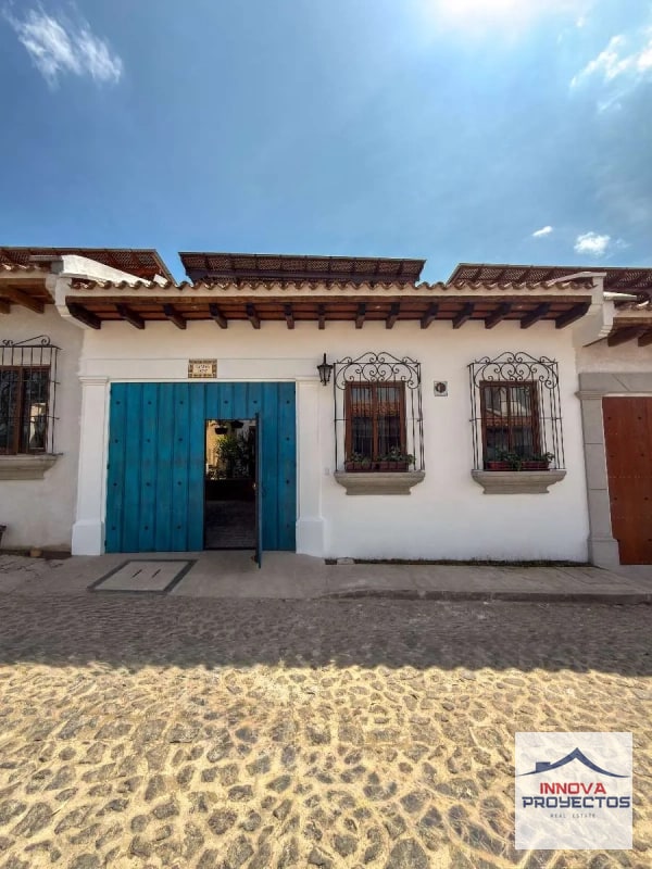 Venta de casa en Antigua Guatemala - 1