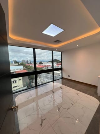 CLINICAS/OFININAS EN RENTA  EDIFICIO RENOVATI ZONA 10 — Clínica en Alquiler en Zona 10, Guatemala, Ciudad — miniatura 5 de 6
