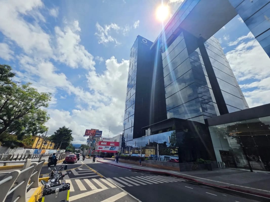 CLINICAS/OFININAS EN RENTA  EDIFICIO RENOVATI ZONA 10 — Clínica en Alquiler en Zona 10, Guatemala, Ciudad — foto 4 de 6