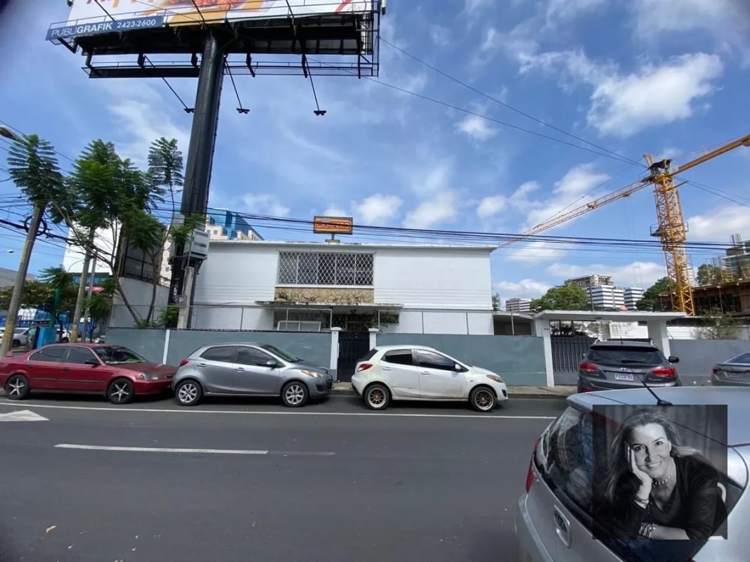 Casa en Renta – Zona 10, Bulevar Los Próceres - 1