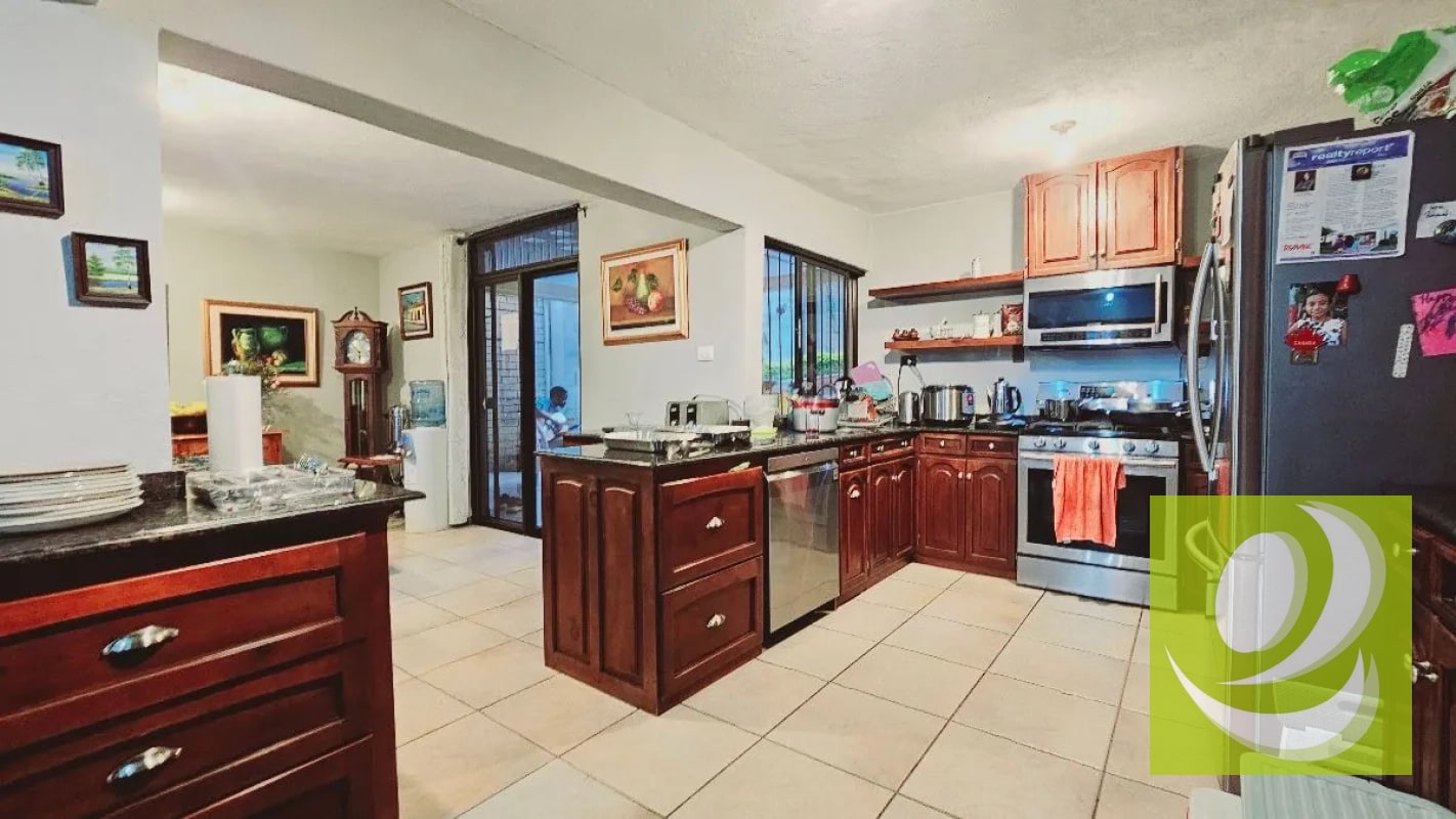 Casa Con Terreno en Venta en Balcones de San Cristobal - 8