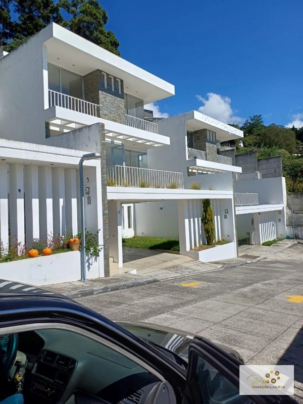 RENTA, AMPLIA CASA DE TRES NIVELES,  CAES, CONDOMINIO Km.9 - 11