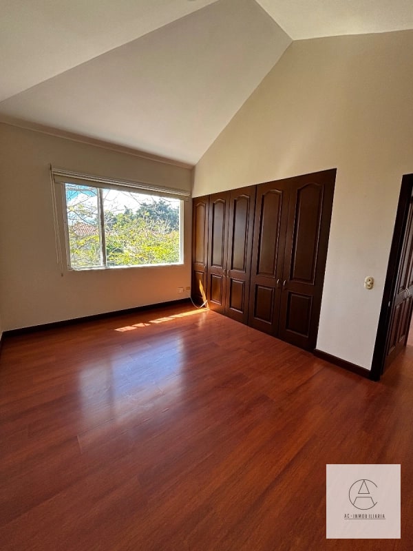 Linda casa en venta en Portal del Bosque 1 — Casa en Venta en Portal del Bosque, Carretera a El Salvador, Guatemala, Ciudad — foto 3 de 16