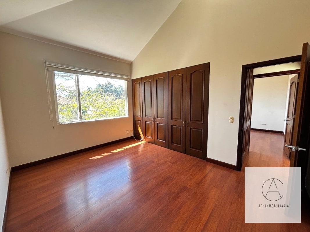Linda casa en venta en Portal del Bosque 1 — Casa en Venta en Portal del Bosque, Carretera a El Salvador, Guatemala, Ciudad — foto 2 de 16