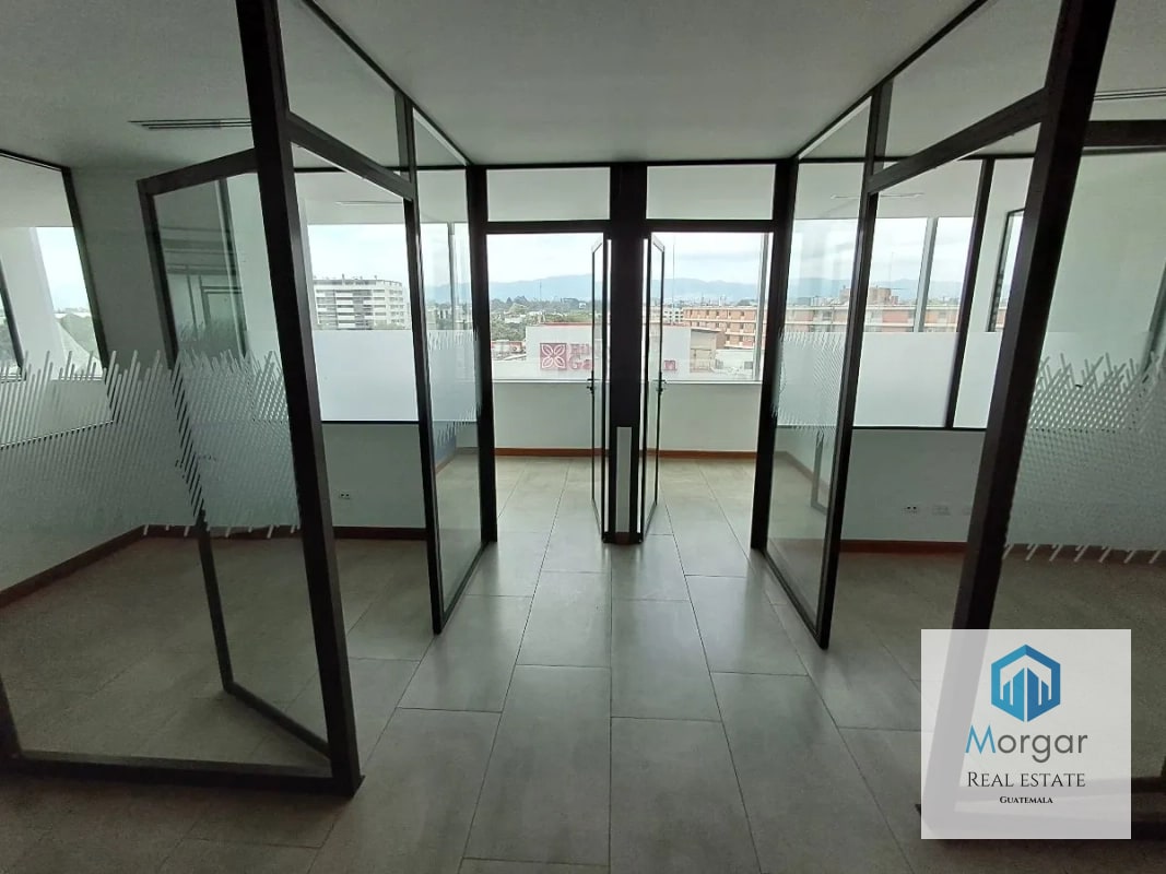 Oficina en renta en zona 9 de 500mt2 - 11