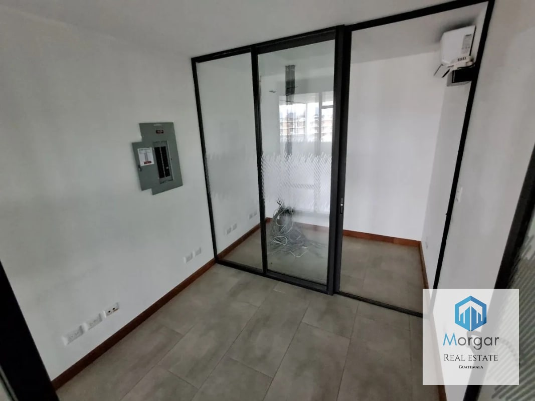 Oficina en renta en zona 9 de 500mt2 - 9