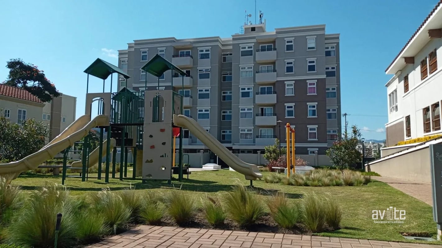 CONDADO NARANJO:   Apartamento en nivel medio en venta Q1,400,000.00 más impuestos - 8
