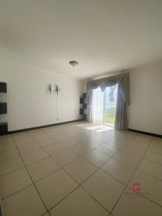 Hermosa casa en venta en Jardines de San Cristóbal zona 8 de Mixco — Casa en Venta en Jardines de San Cristóbal, Zona 8 Mixco, Guatemala, Ciudad — miniatura 1 de 9