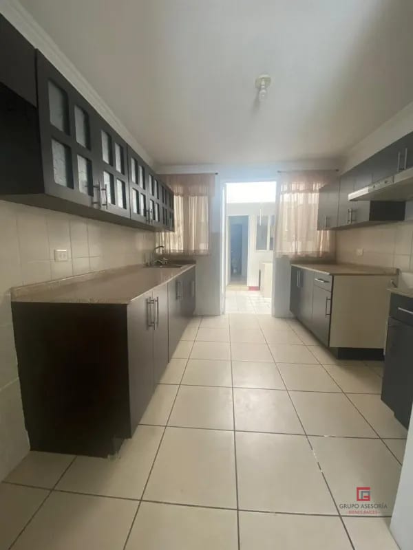 Hermosa casa en venta en Jardines de San Cristóbal zona 8 de Mixco — Casa en Venta en Jardines de San Cristóbal, Zona 8 Mixco, Guatemala, Ciudad — foto 8 de 9