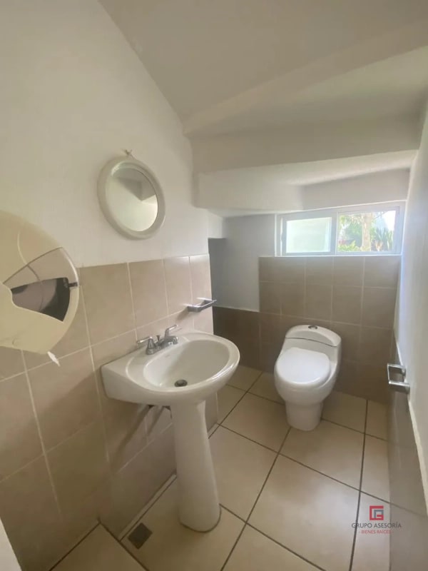 Hermosa casa en venta en Jardines de San Cristóbal zona 8 de Mixco - 4