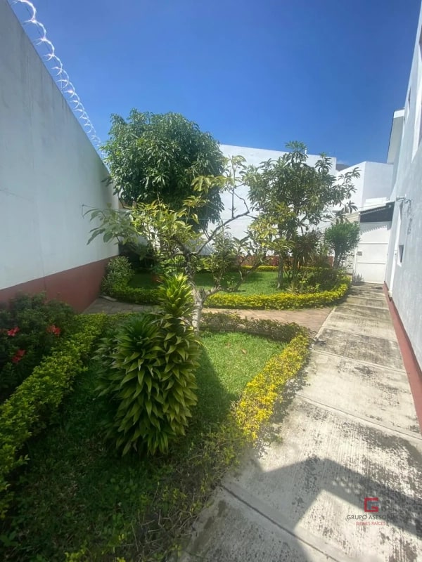Hermosa casa en venta en Jardines de San Cristóbal zona 8 de Mixco - 3