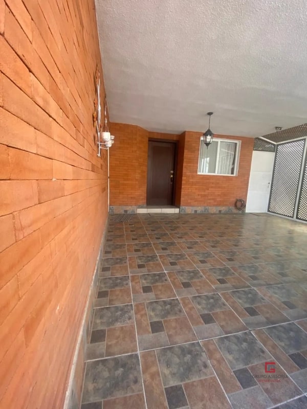 Hermosa casa en venta en Jardines de San Cristóbal zona 8 de Mixco - 2