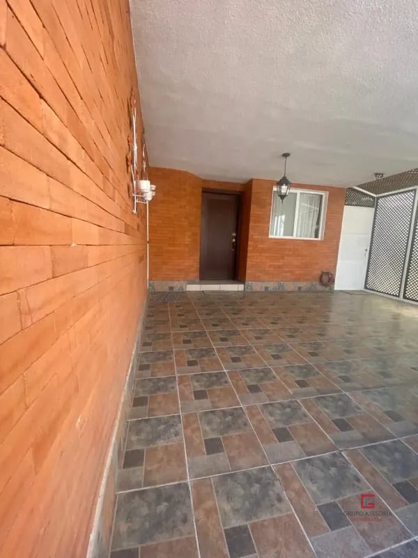 Hermosa casa en venta en Jardines de San Cristóbal zona 8 de Mixco — Casa en Venta en Jardines de San Cristóbal, Zona 8 Mixco, Guatemala, Ciudad — foto 3 de 9