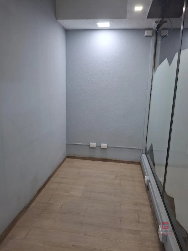 Oficina en renta en zona 9 - 7