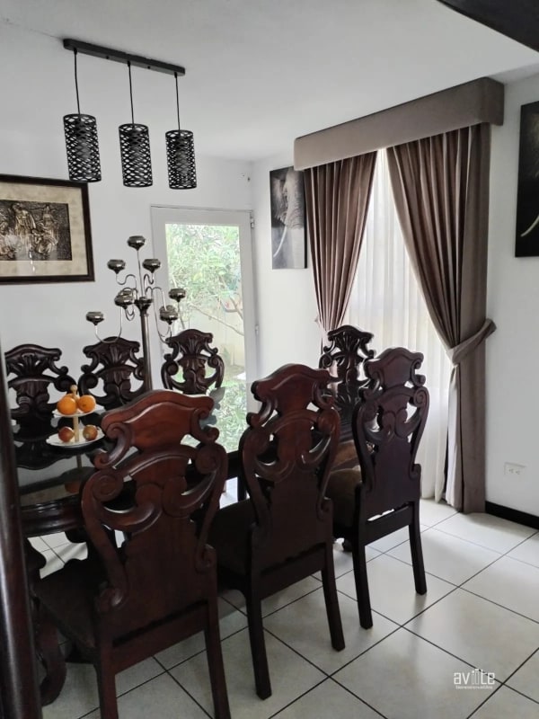 Casa tipo Navarra en venta, dentro de Alameda Norte    Q2,900,000 más impuestos - 7