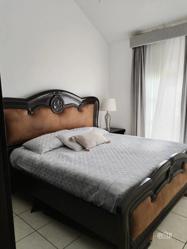 Casa tipo Navarra en venta, dentro de Alameda Norte    Q2,900,000 más impuestos - 3