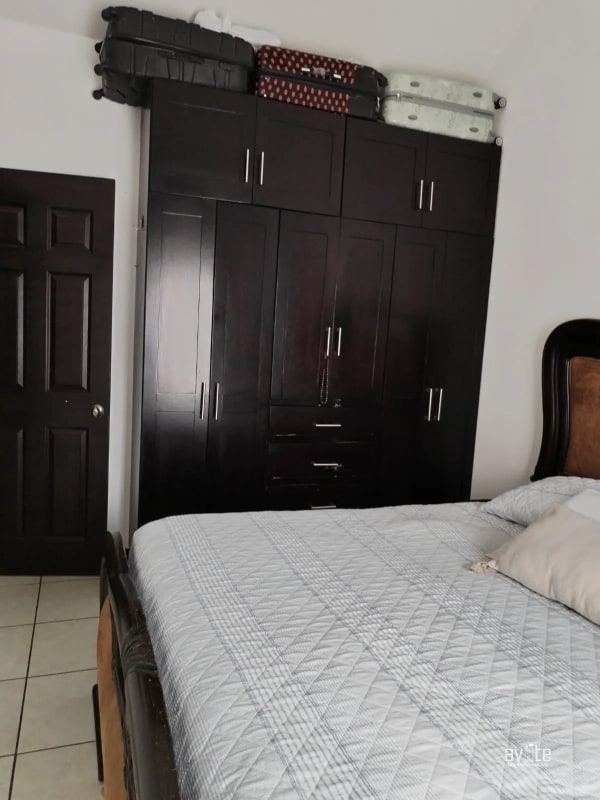 Casa tipo Navarra en venta, dentro de Alameda Norte    Q2,900,000 más impuestos - 2