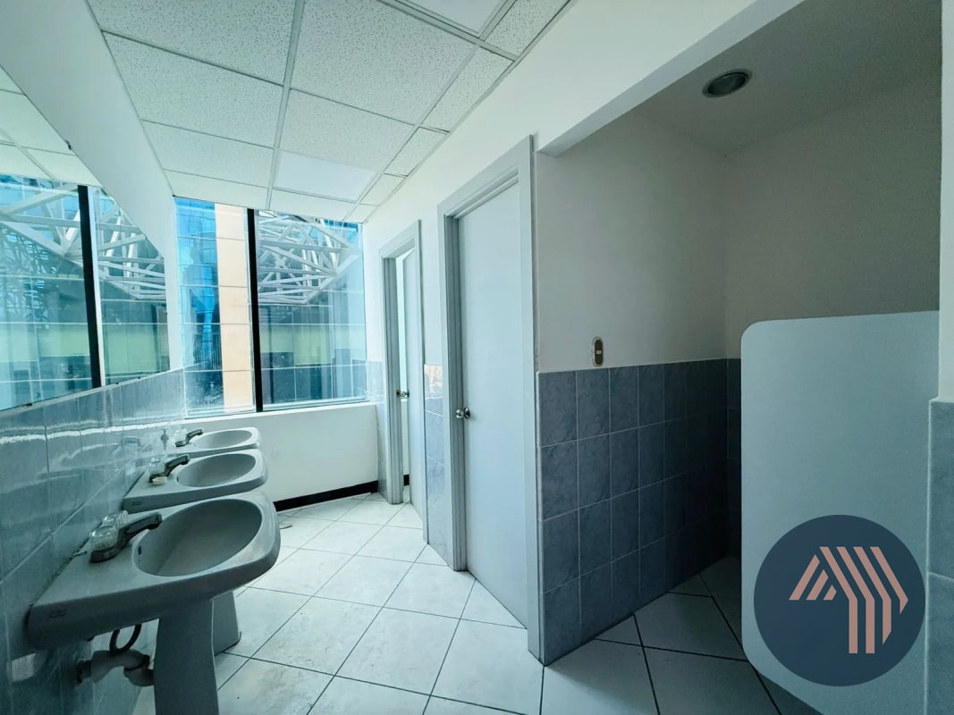 ALQUILER DE AMPLIA OFICINA 232.56MT2 - EUROPLAZA, ZONA 14 - 6
