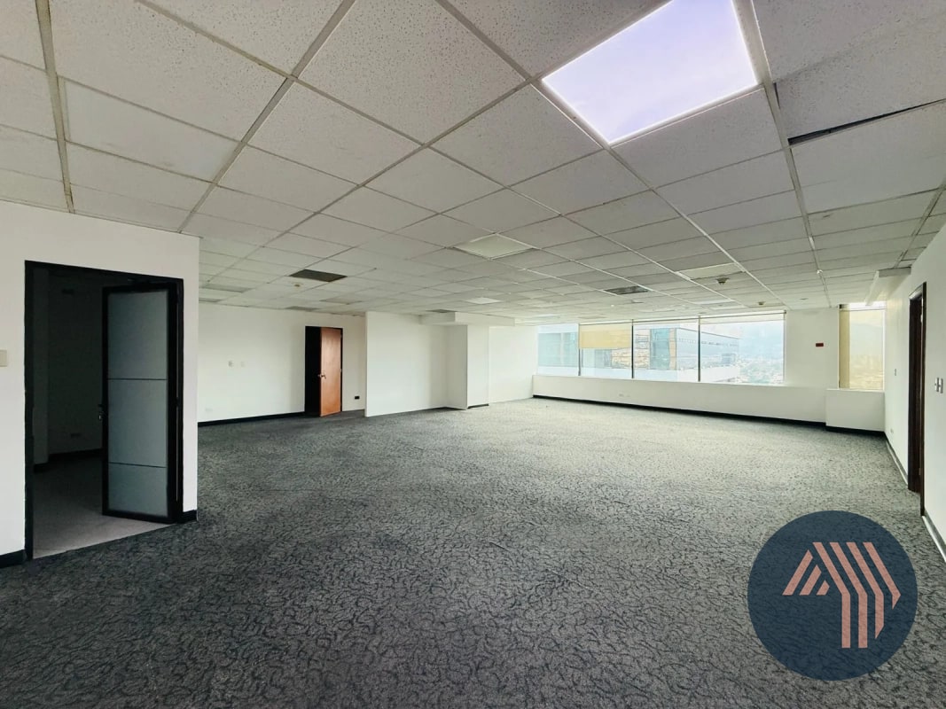 ALQUILER DE AMPLIA OFICINA 232.56MT2 - EUROPLAZA, ZONA 14 - 13