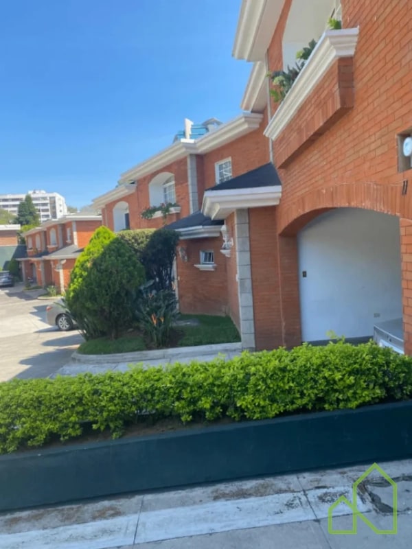 En Venta Linda Casa en Jardines de Vista Hermosa, VHII, zona 15 - 2