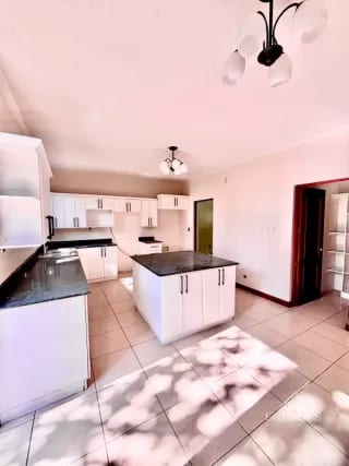Zona 16 • Casa en venta • Residencial Villas de Jacarandas de Cayala — Casa en Venta en Jacarandas de Cayalá, Zona 16, Guatemala, Ciudad — miniatura 4 de 14