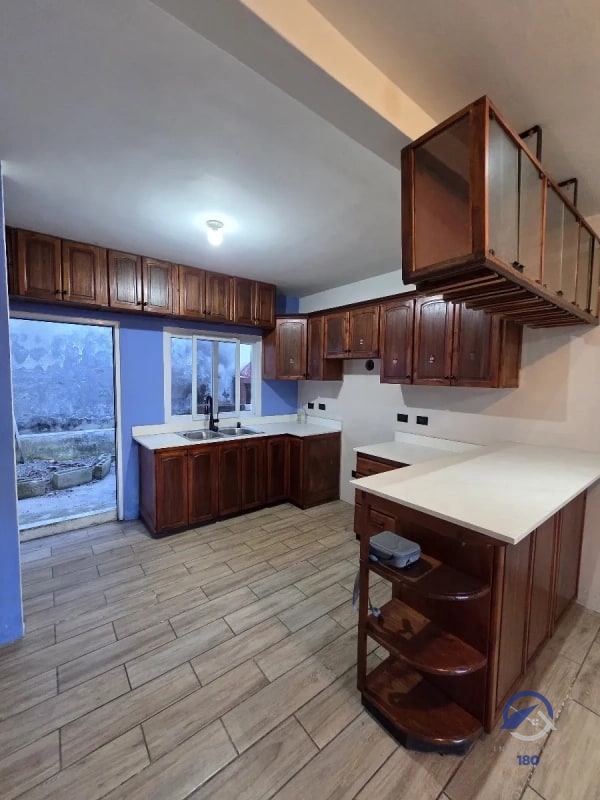 Amplia casa en venta en San Cristobal 2, zona 8, Mixco - 16