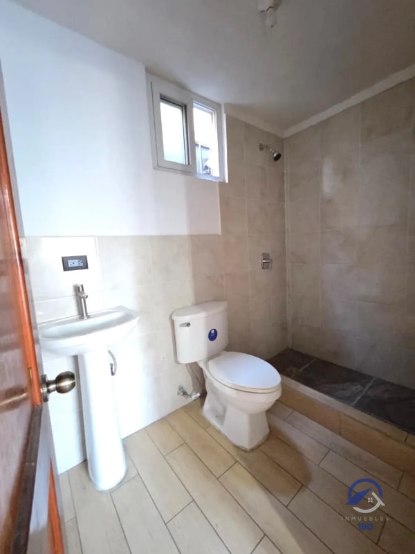Amplia casa en venta en San Cristobal 2, zona 8, Mixco - 4