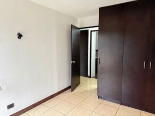 BONITO APARTAMENTO EN VENTA EN JARDINES DE LAS CHARCAS ZONA 11 (copia) — Apartamento en Venta en Jardines de Las Charcas, Zona 11, Guatemala, Ciudad — miniatura 2 de 6