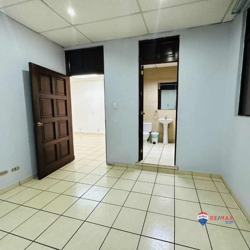 ZONA 9, CASA IDEAL PARA COMERCIO - 11