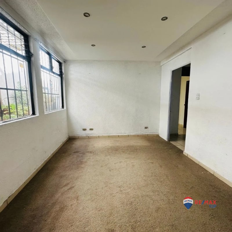 ZONA 9, CASA IDEAL PARA COMERCIO - 2