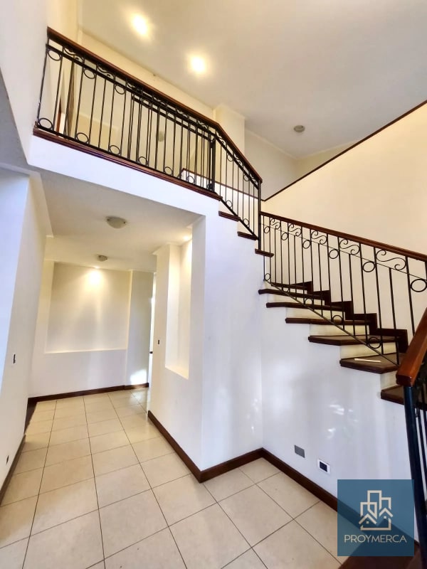 Casa en venta, Residencial Villas de Jacarandas de Cáyalá, Zona 16 — Casa en Venta en Zona 16, Guatemala, Ciudad — foto 2 de 12