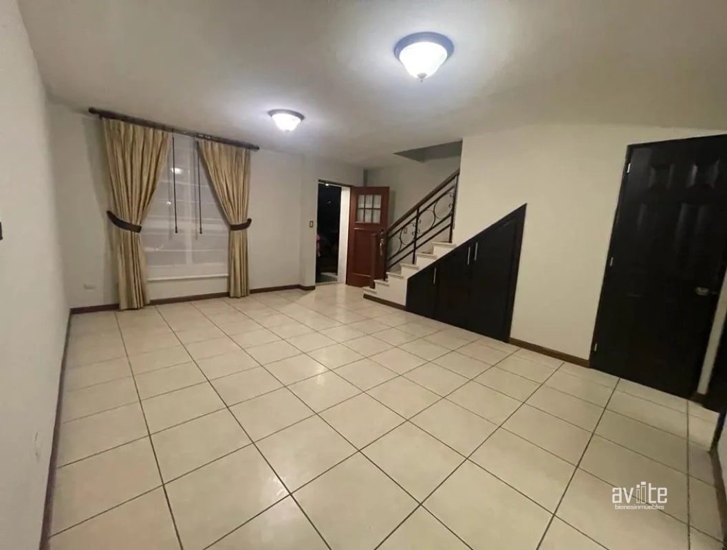 CONDADO NARANJO.   Casa tipo Solana en venta, dentro de Alameda Norte $425,000 - 2