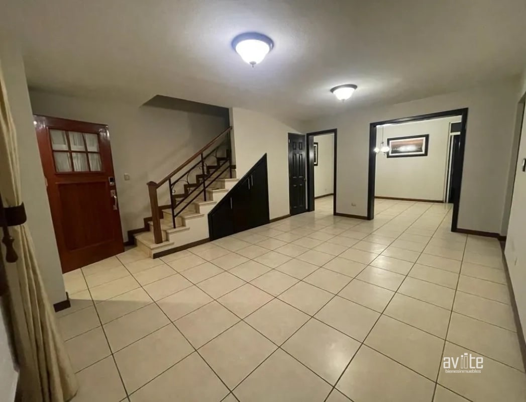 CONDADO NARANJO.   Casa tipo Solana en venta, dentro de Alameda Norte $425,000 - 3