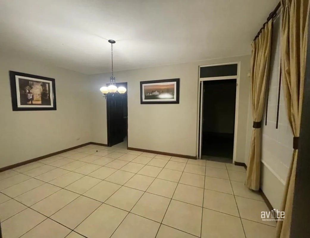CONDADO NARANJO.   Casa tipo Solana en venta, dentro de Alameda Norte $425,000 - 4