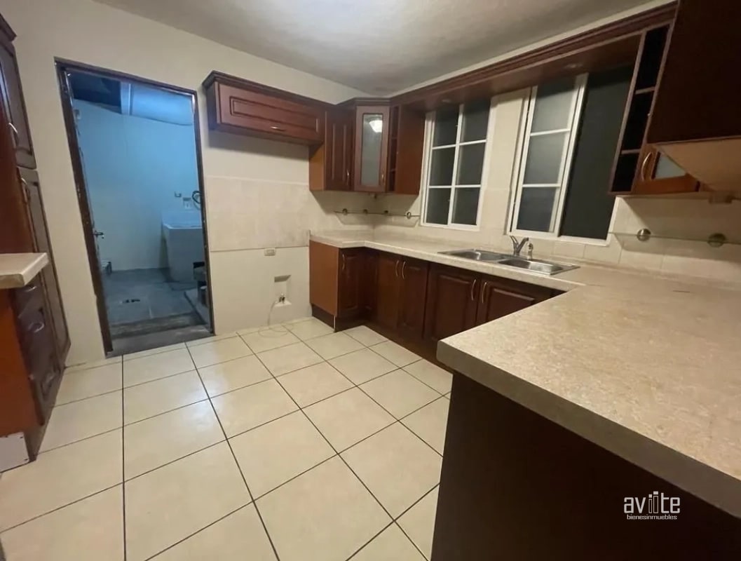 CONDADO NARANJO. Casa tipo Solana en venta, dentro de Alameda Norte $425,000 - 5