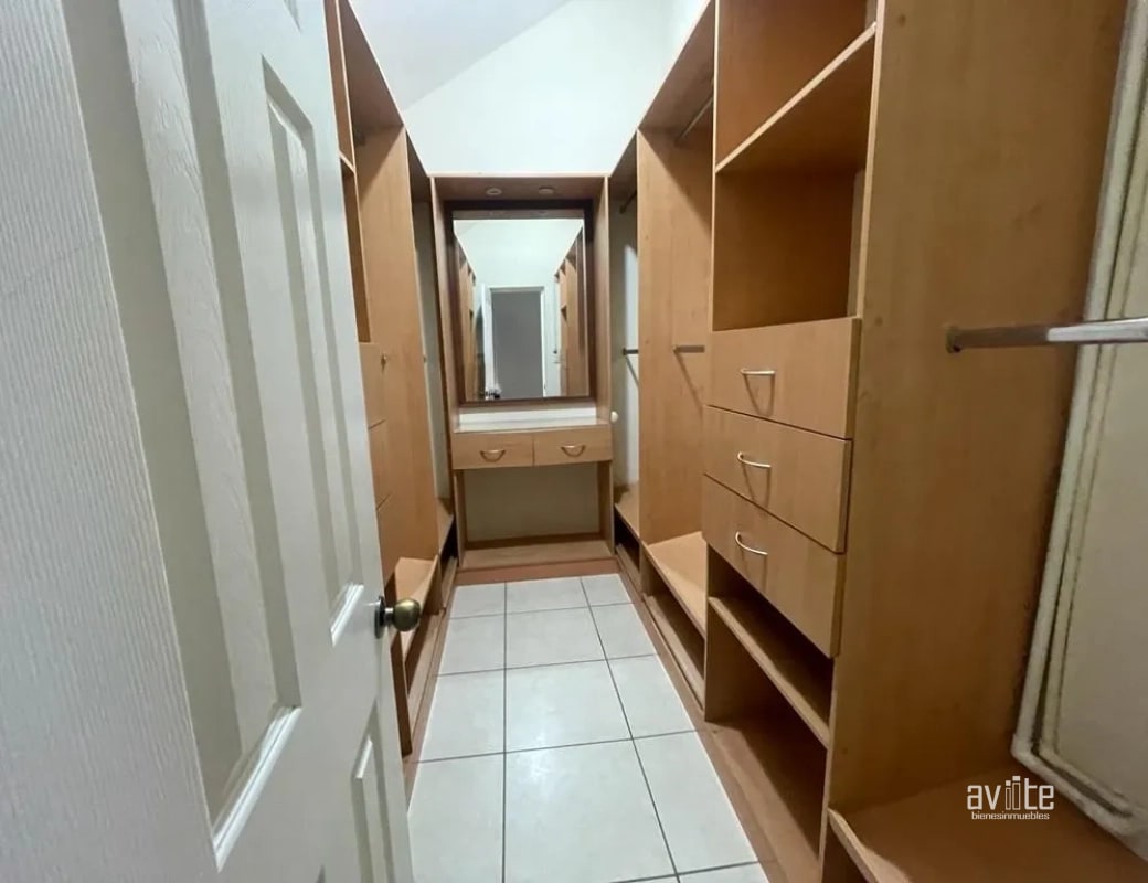 CONDADO NARANJO.   Casa tipo Solana en venta, dentro de Alameda Norte $425,000 - 7