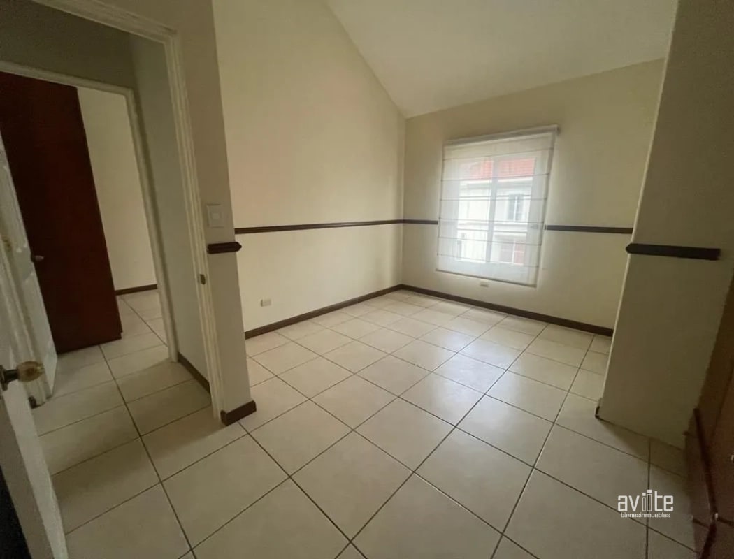 CONDADO NARANJO.   Casa tipo Solana en venta, dentro de Alameda Norte $425,000 - 9