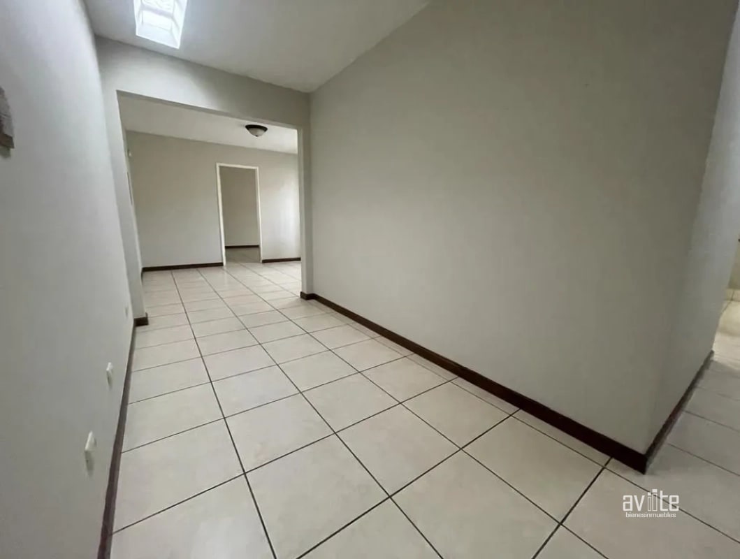 CONDADO NARANJO.   Casa tipo Solana en venta, dentro de Alameda Norte $425,000 - 10