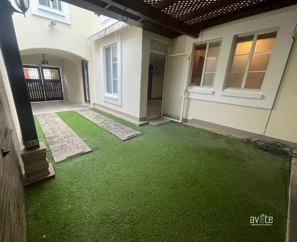 CONDADO NARANJO.   Casa tipo Solana en venta, dentro de Alameda Norte $425,000 - 12