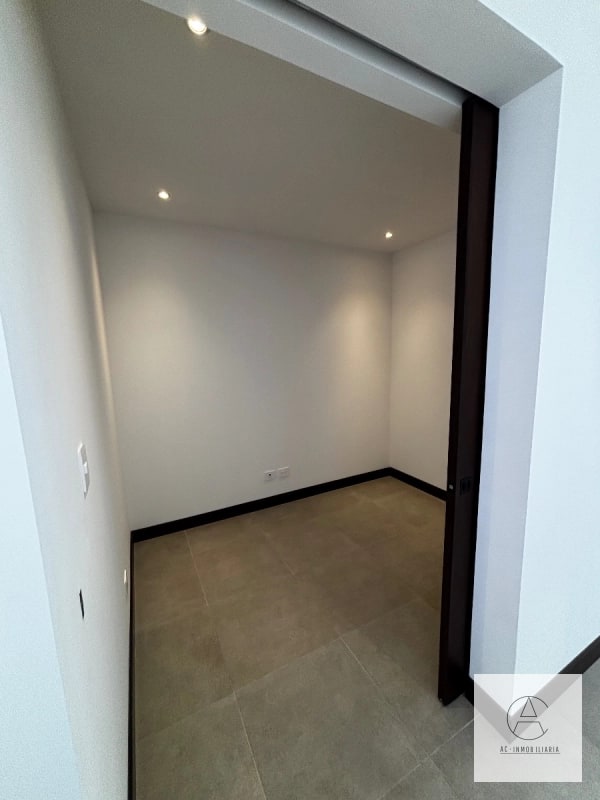 Casa en renta en Molie, zona 10 - 9