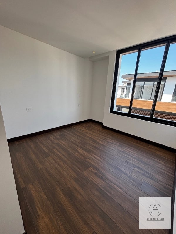 Casa en renta en Molie, zona 10 - 2