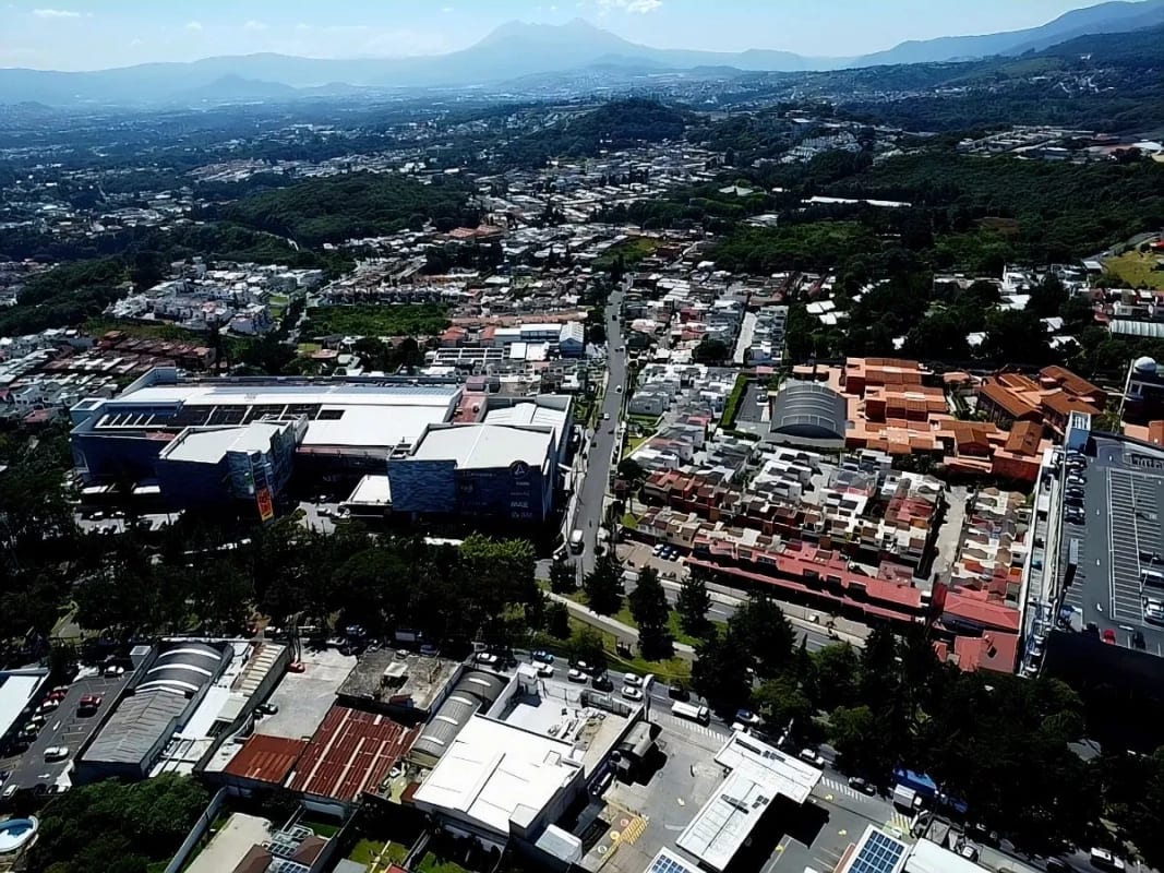 CASA EN VENTA SAN CRISTÓBAL A LA PAR DE SANKRIS MALL — Casa en Venta en Zona 8 Mixco, Guatemala, Ciudad — foto 9 de 9